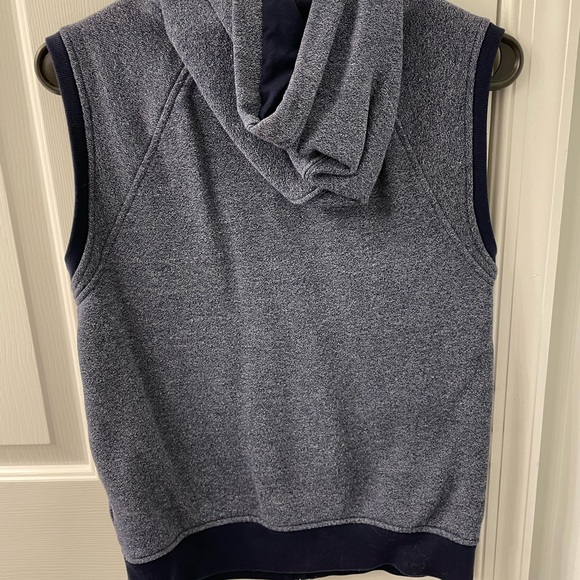The GAP kids hooded sleeveless vest blue and red size 10 - Picture 4 of 5
